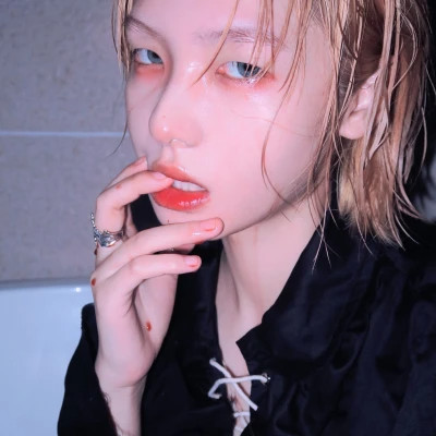 阳江伴游女生樱花漫舞的资料