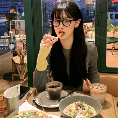 阳江伴游女生娄婷的资料