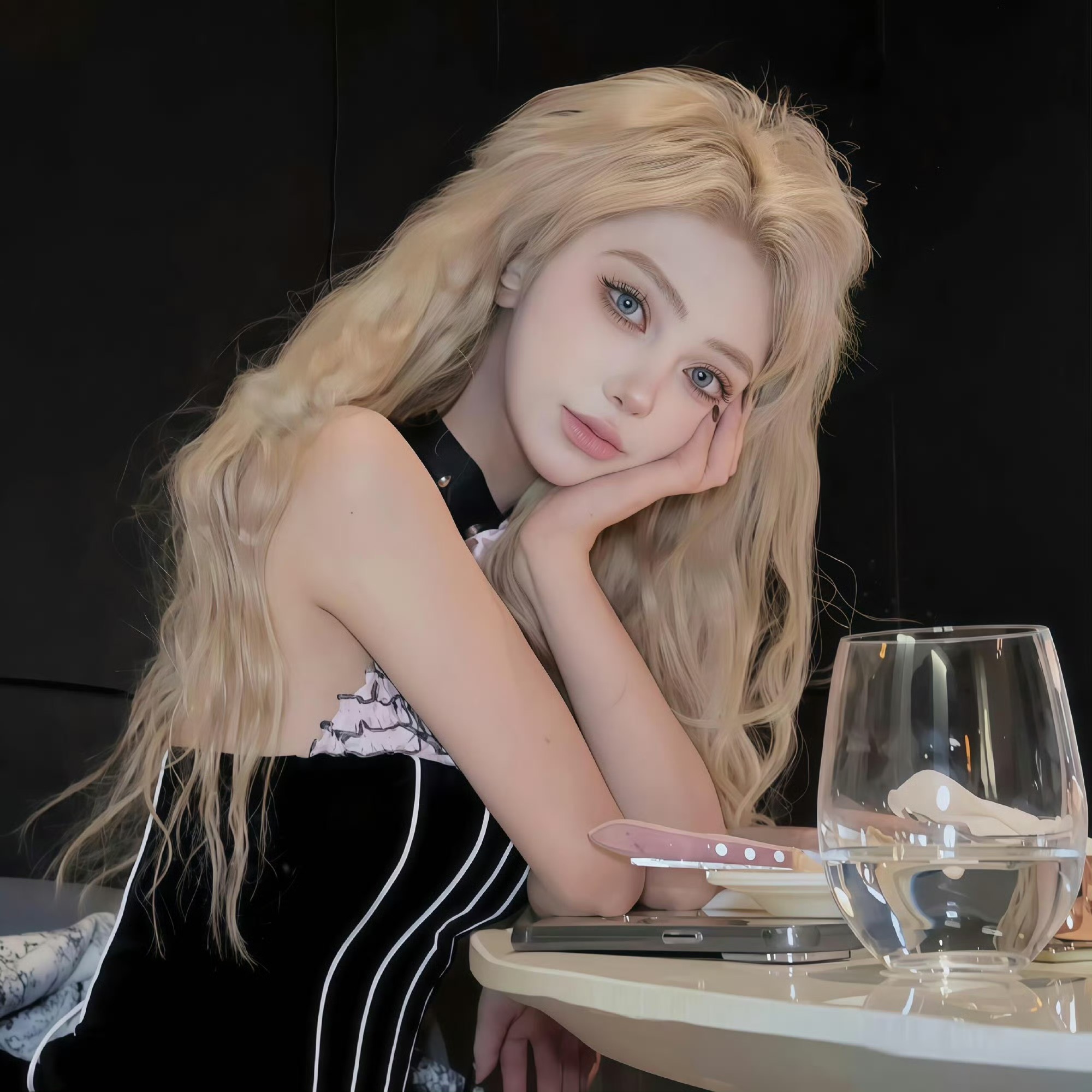 阳江伴游女生晨露的资料